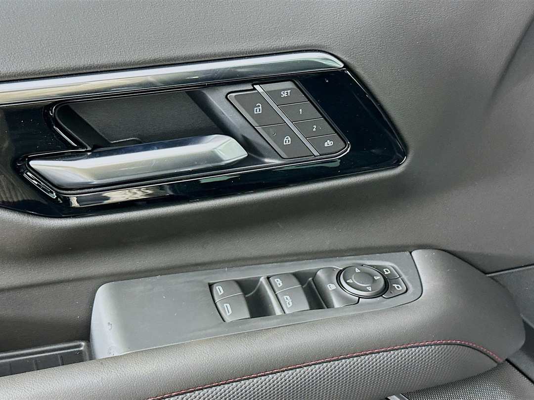 2026 Chevrolet Suburban RST - Image 18