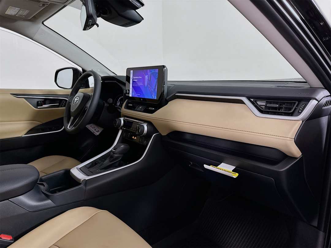 2025 Toyota Rav4 XLE Premium - Image 31