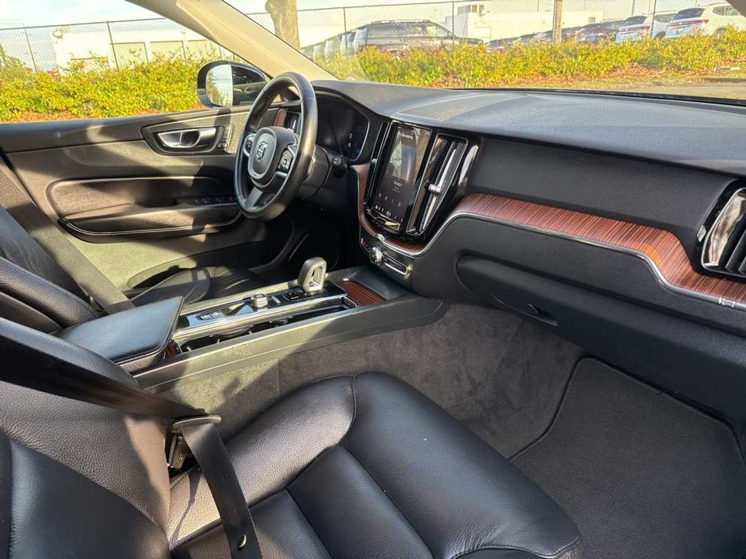 2023 Volvo Xc60 B5 Plus Dark Theme - Image 29