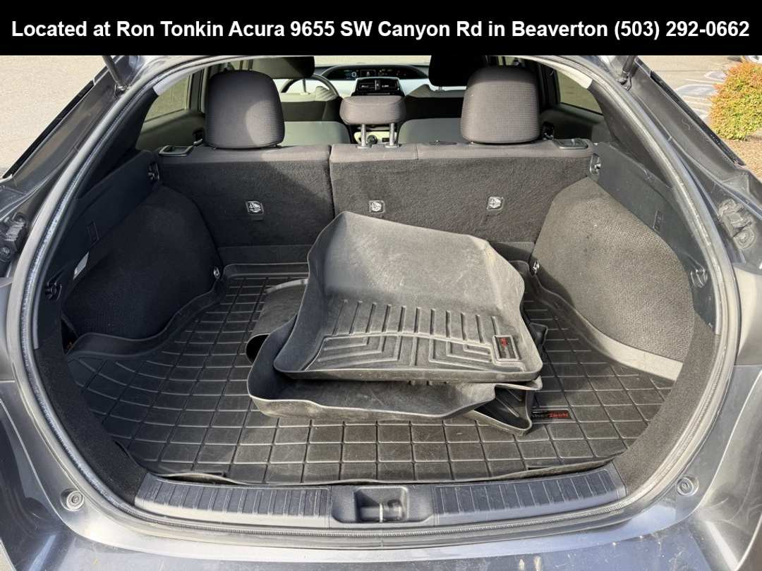 2017 Toyota Prius Three - Image 12