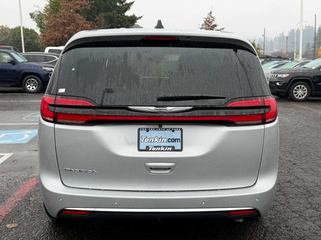 2026 Chrysler Pacifica Select - Image 7
