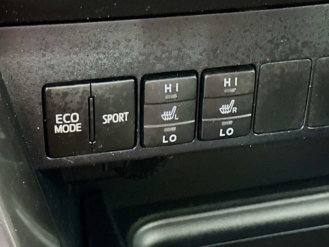 2016 Toyota Rav4 SE - Image 20