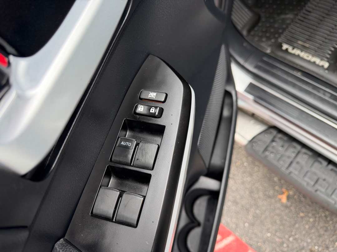 2018 Toyota Tundra SR5 - Image 13