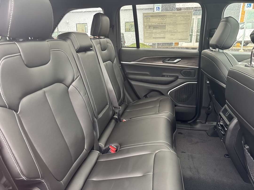 2026 Jeep Grand Cherokee Limited - Image 27