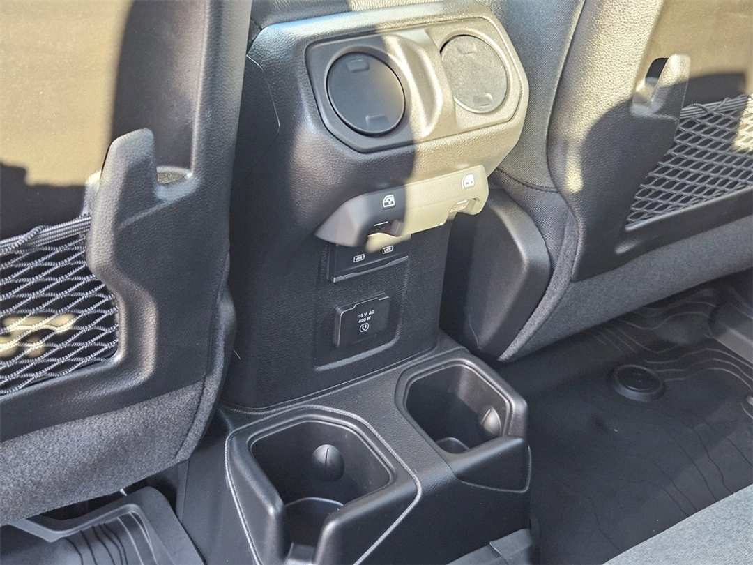 2025 Jeep Gladiator Rubicon - Image 30