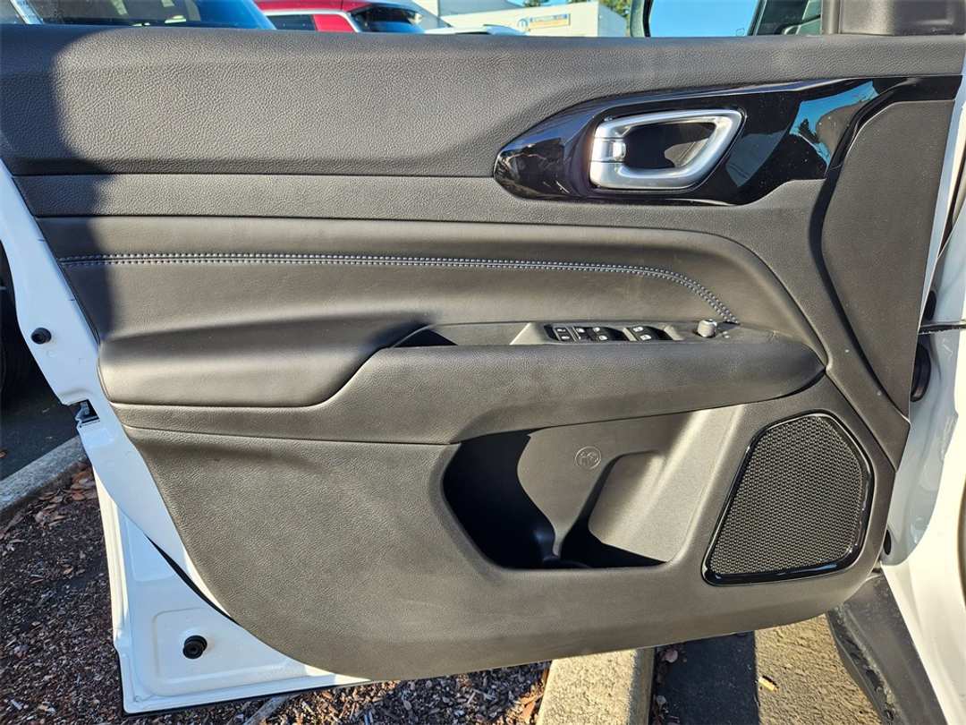 2026 Jeep Compass Latitude - Image 10