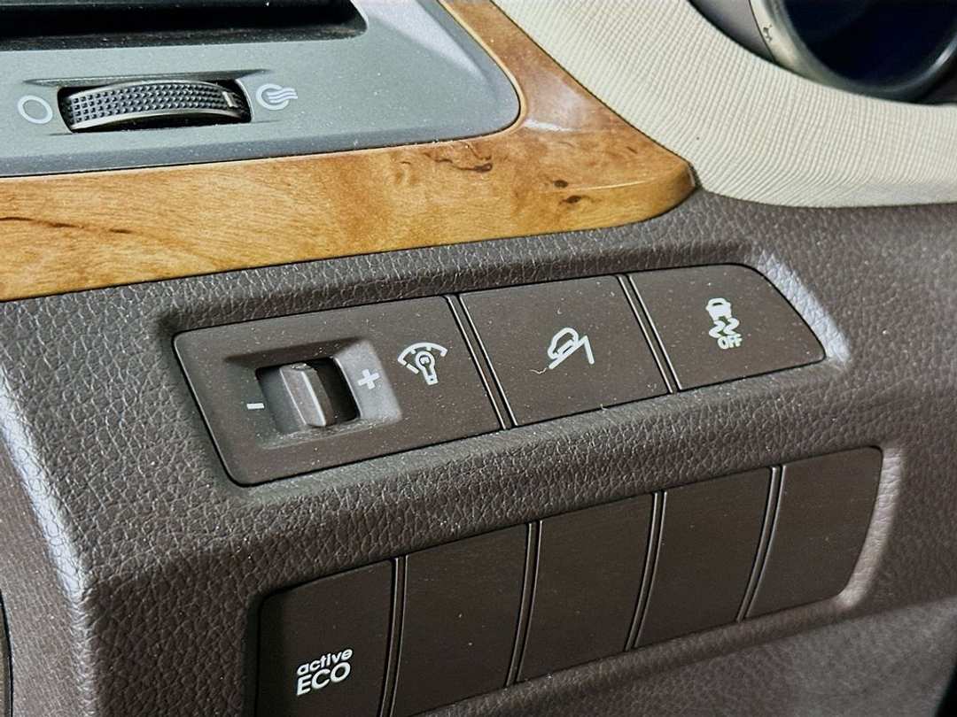 2013 Hyundai Santa Fe Sport 2.0L Turbo - Image 11