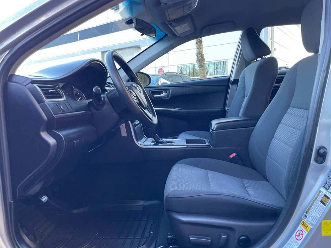 2016 Toyota Camry - Image 17