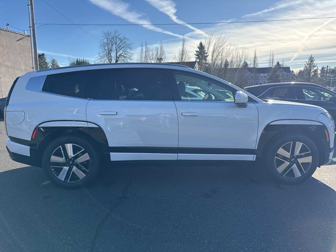 2026 Hyundai Ioniq 9 SEL - Image 8