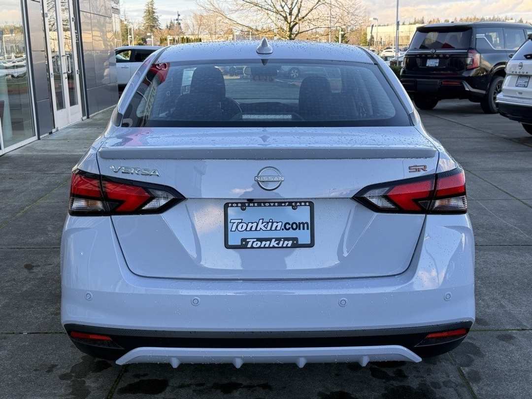2025 Nissan Versa 1.6 SR - Image 6