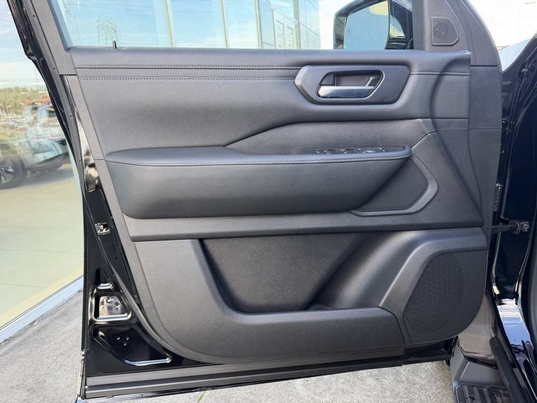 2026 Nissan Armada SV - Image 15