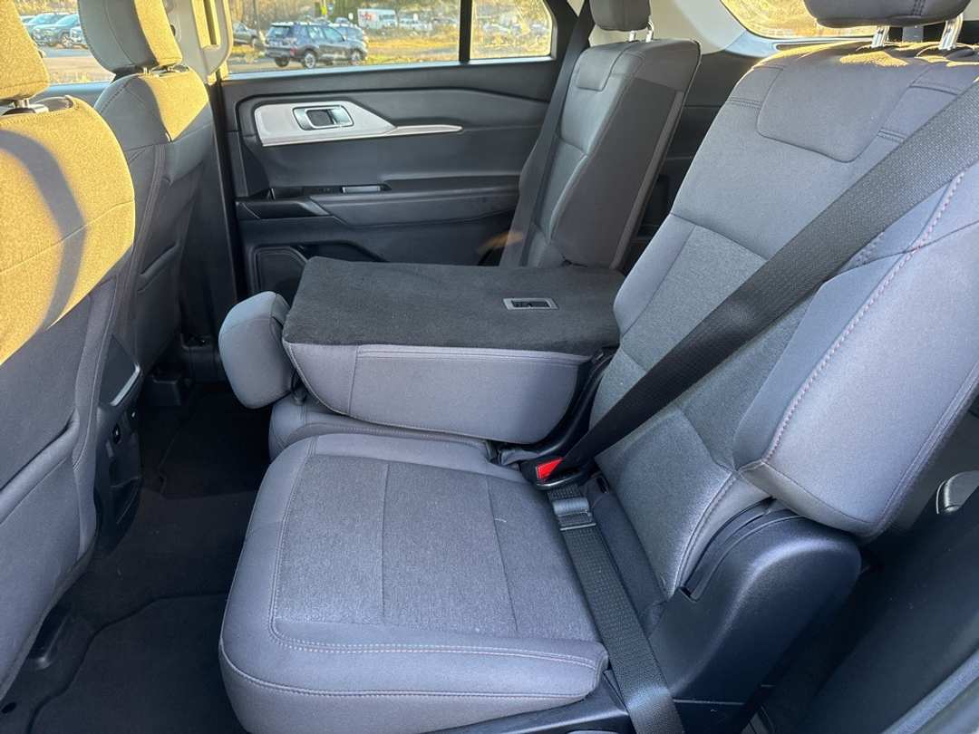 2025 Ford Explorer Active - Image 17