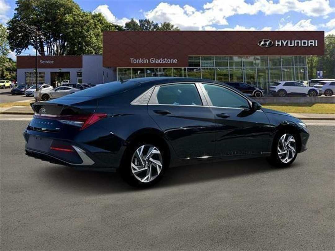 2025 Hyundai Elantra SEL Sport - Image 8