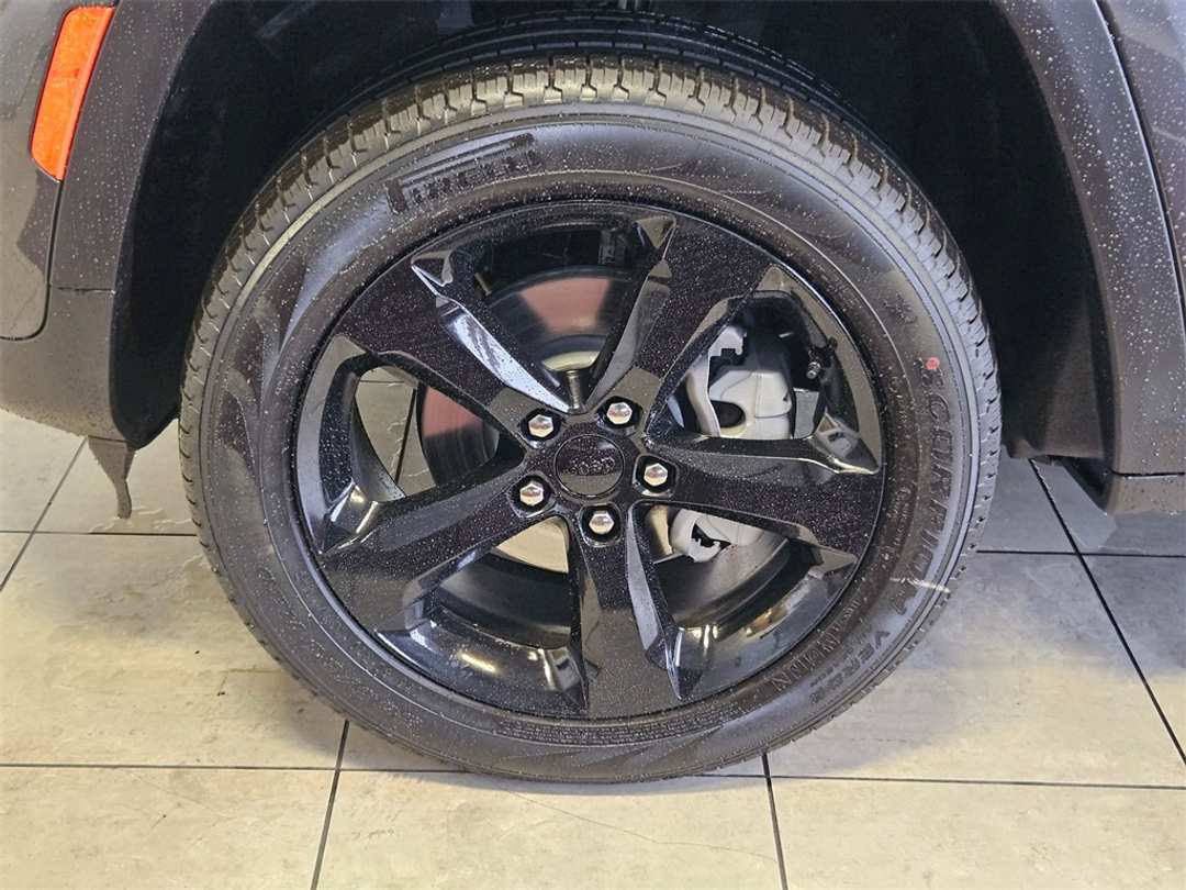 2025 Jeep Grand Cherokee Limited - Image 40