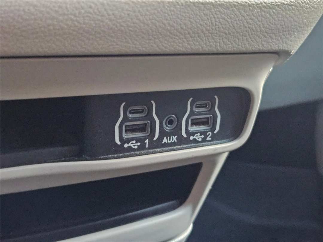 2021 Chrysler Voyager L - Image 24