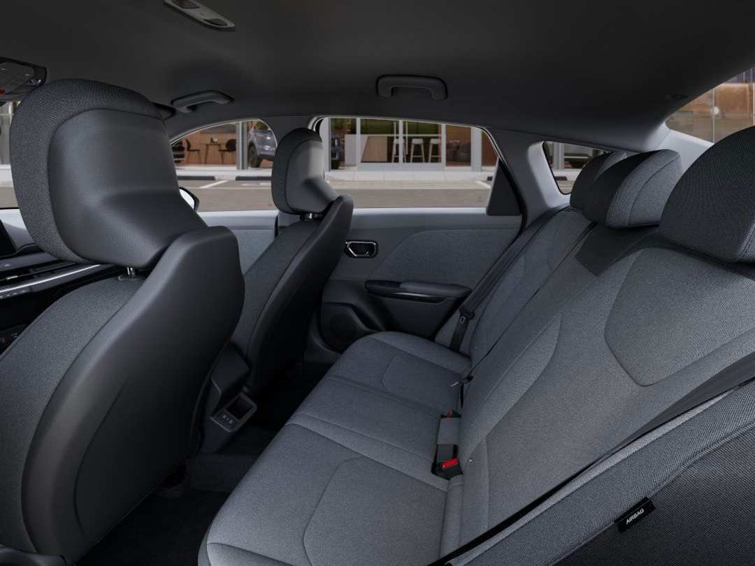 2025 Kia K4 LXS - Image 18