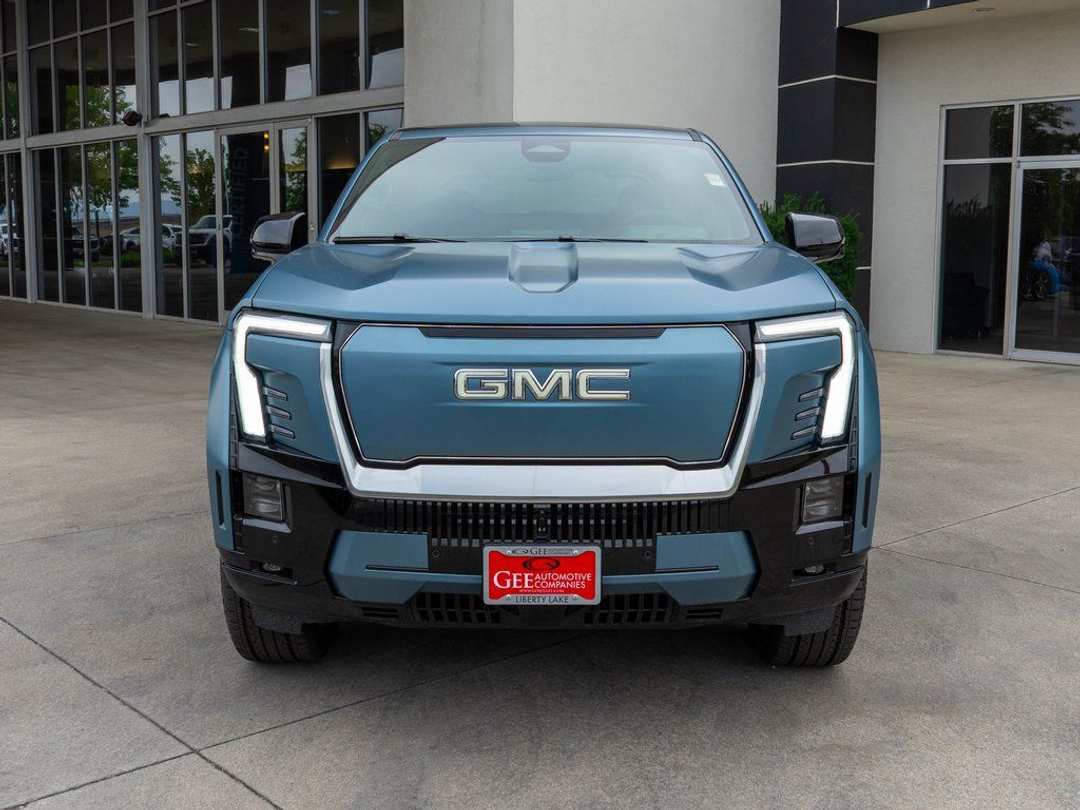 2025 GMC Sierra Ev Denali - Image 2