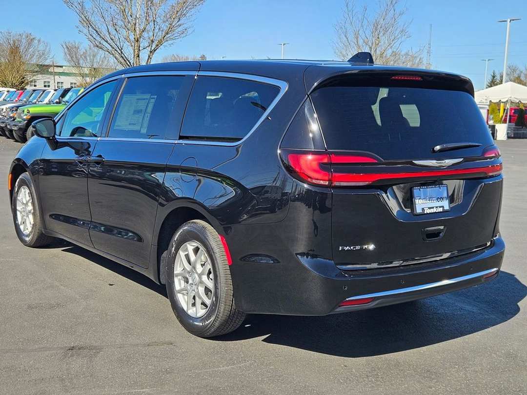 2026 Chrysler Pacifica Select - Image 3