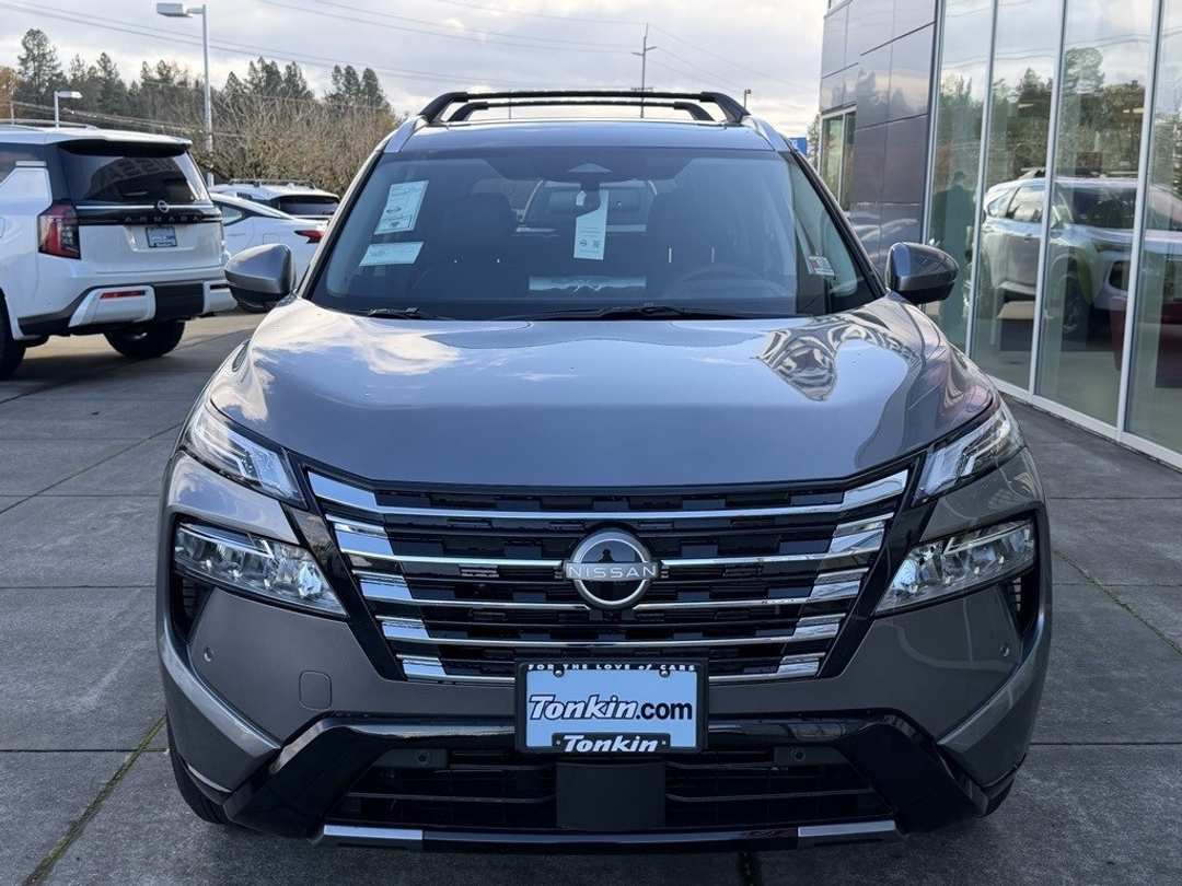 2026 Nissan Rogue Platinum - Image 3