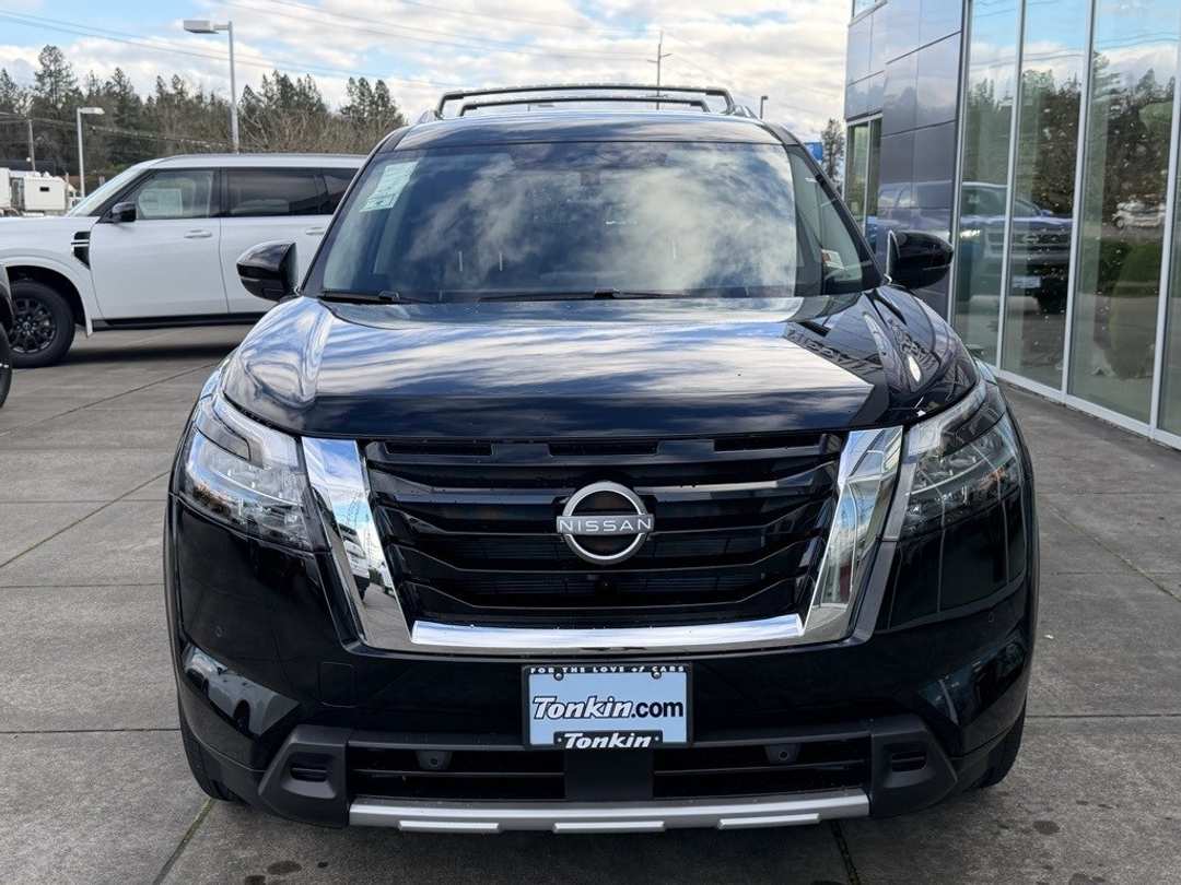 2025 Nissan Pathfinder SL - Image 3
