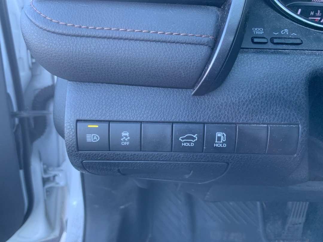 2019 Toyota Camry L - Image 15