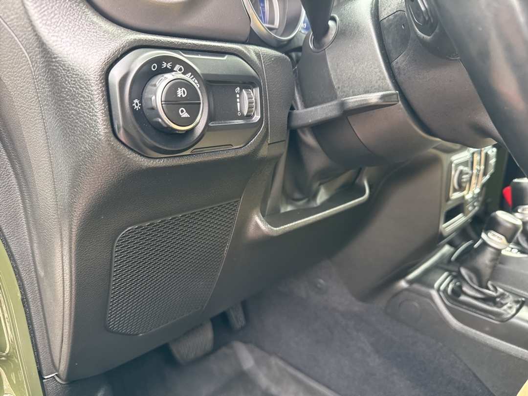 2023 Jeep Gladiator Willys - Image 15