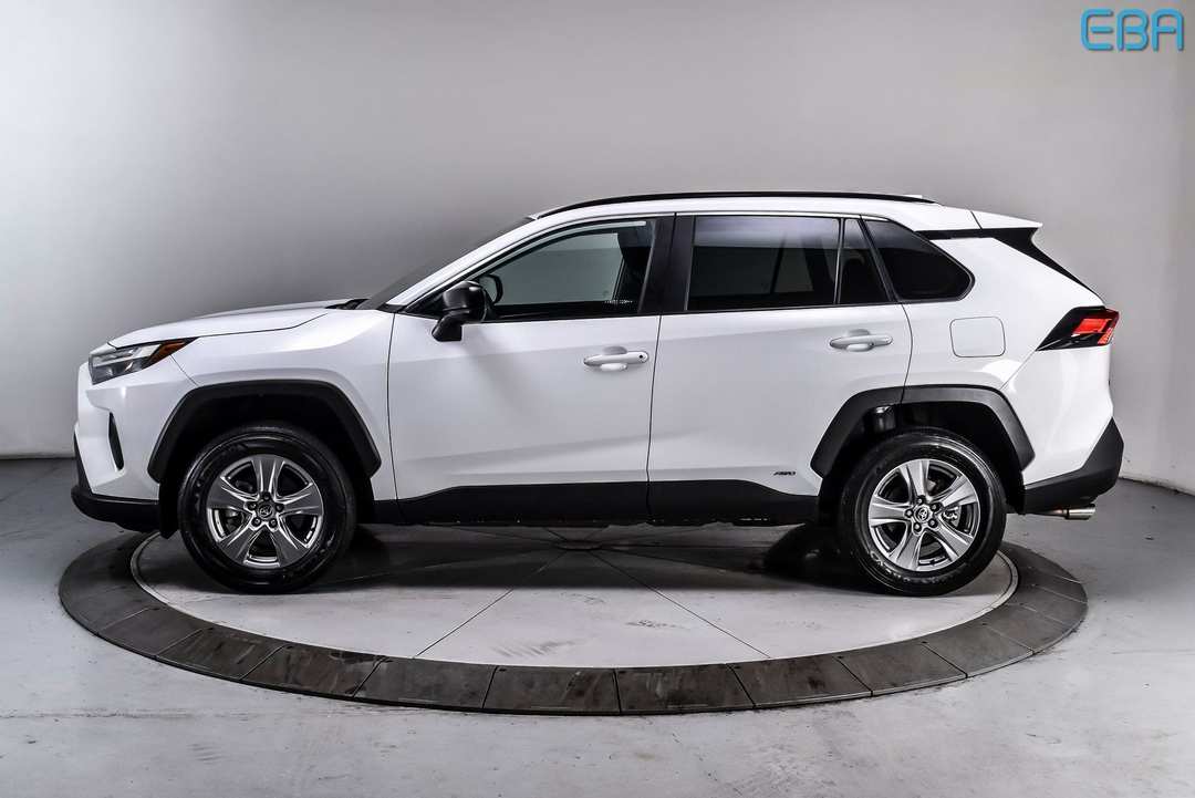 2025 Toyota Rav4 LE - Image 3