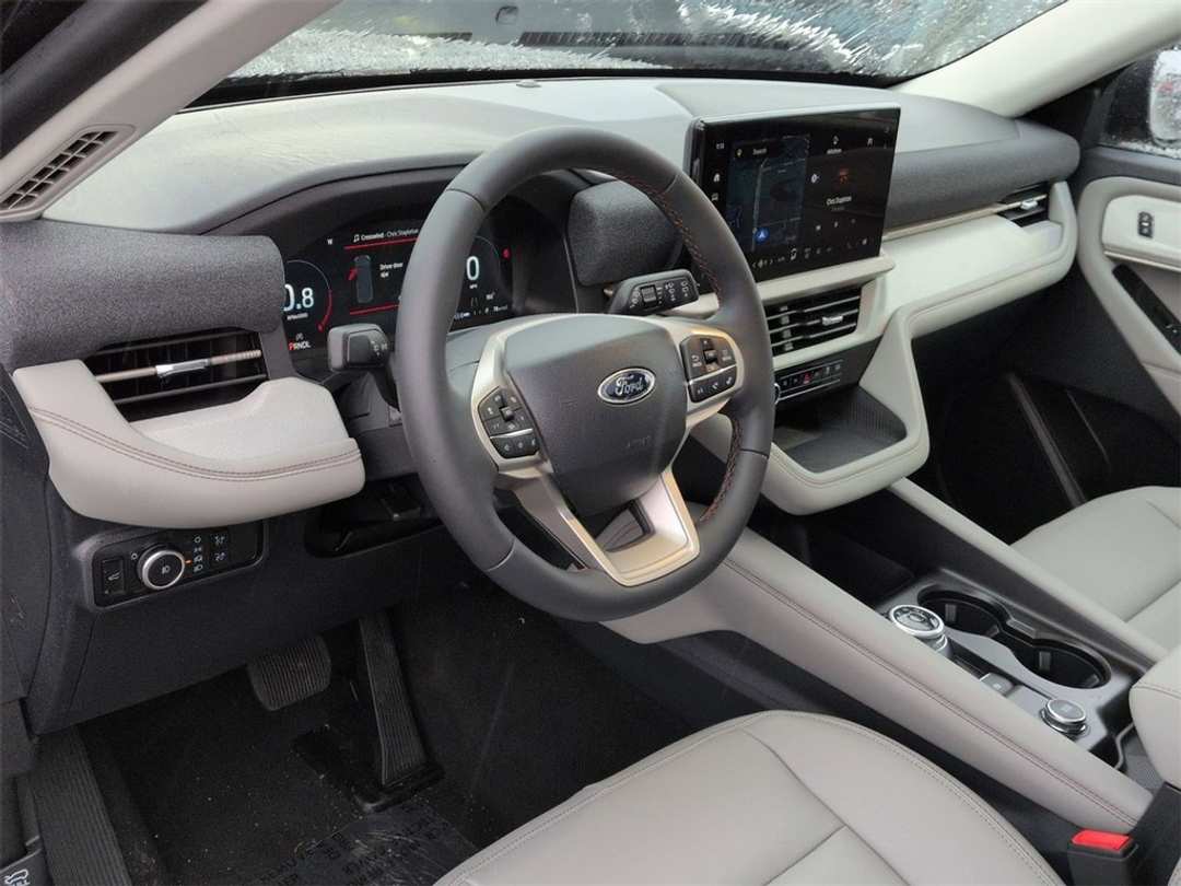 2026 Ford Explorer Active - Image 11