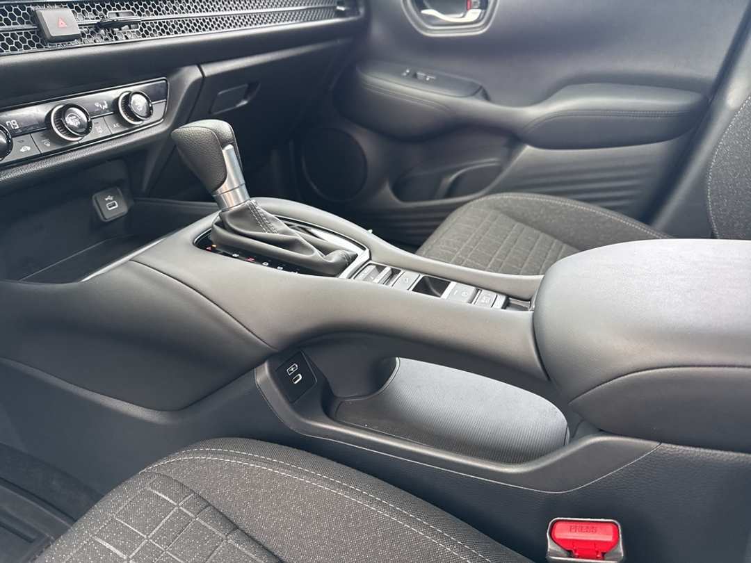 2025 Honda HR-V LX - Image 16