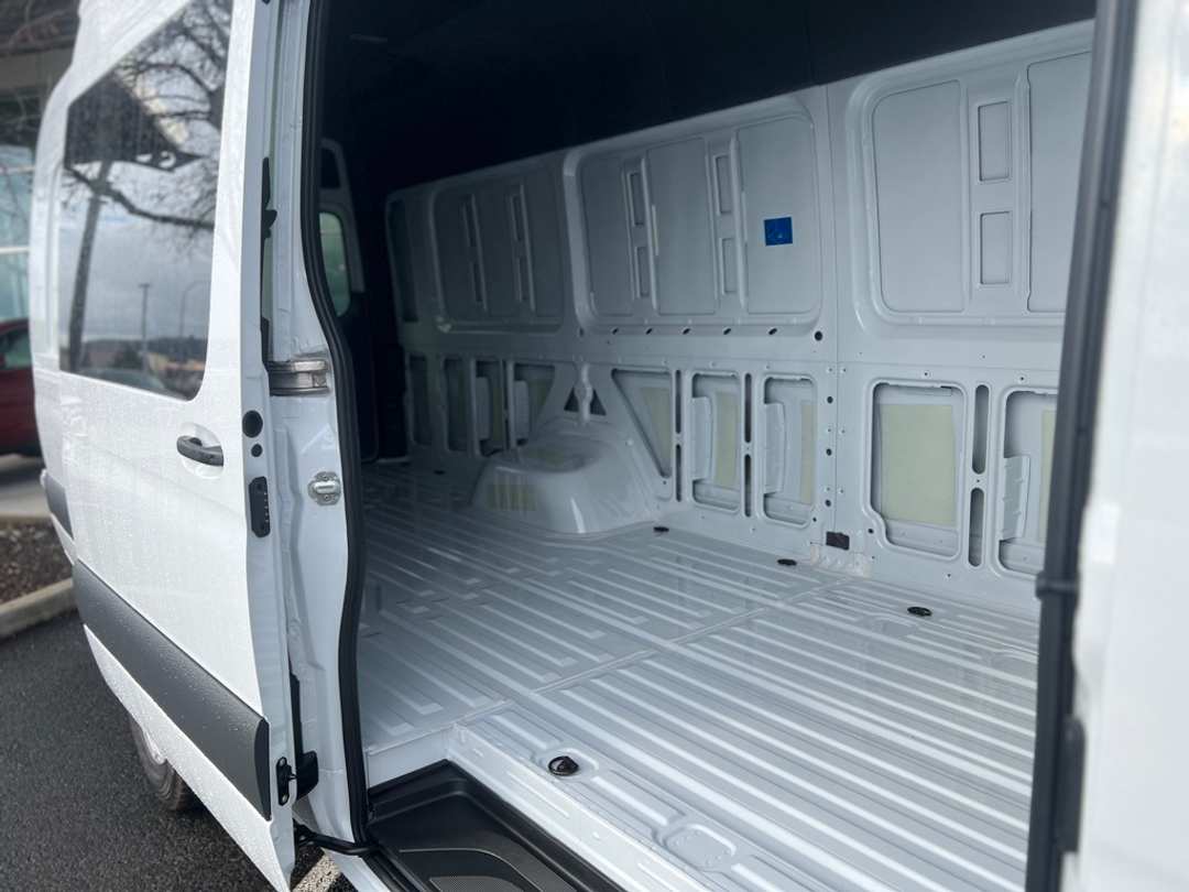 2024 Mercedes-Benz Sprinter 3500 Cargo 170 WB - Image 19
