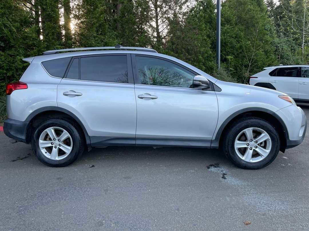 2013 Toyota Rav4 XLE - Image 3