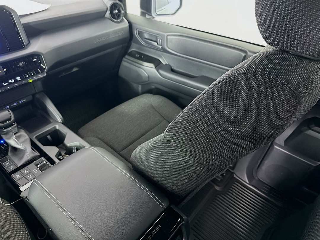 2025 Toyota Land Cruiser Base - Image 24