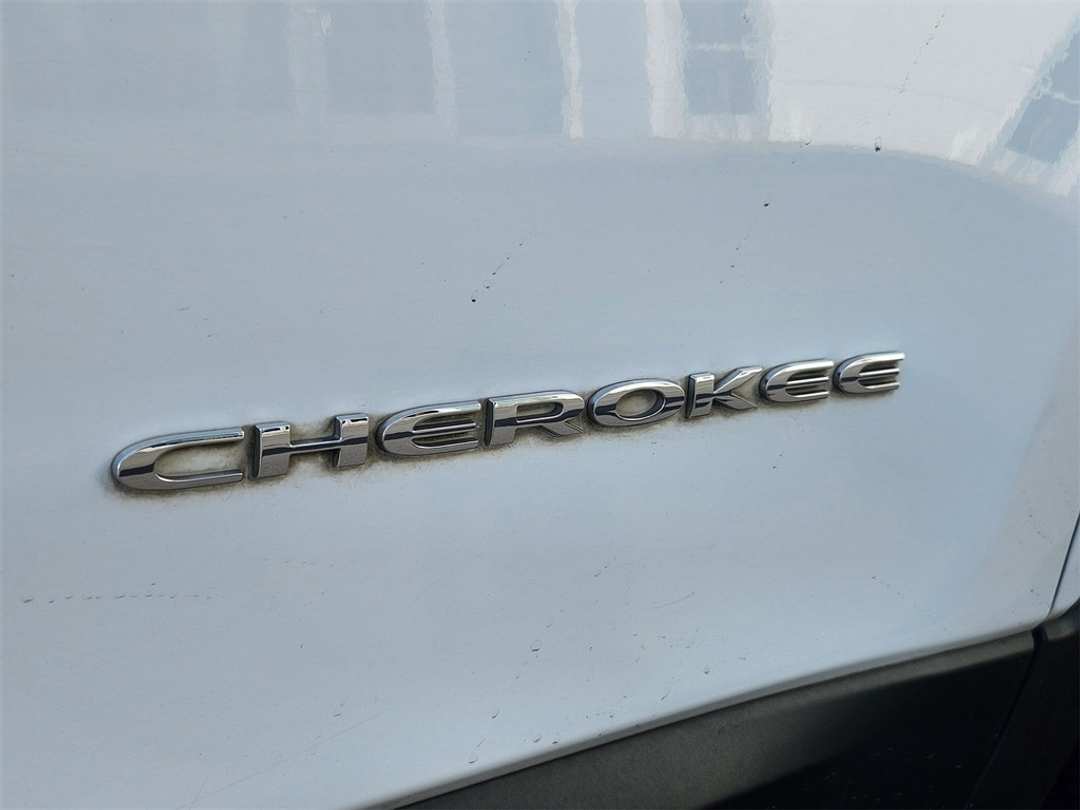 2018 Jeep Cherokee Latitude - Image 31