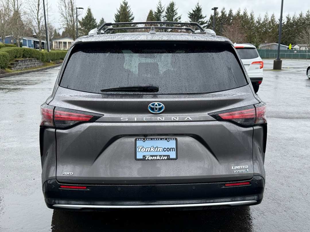 2024 Toyota Sienna Limited - Image 7