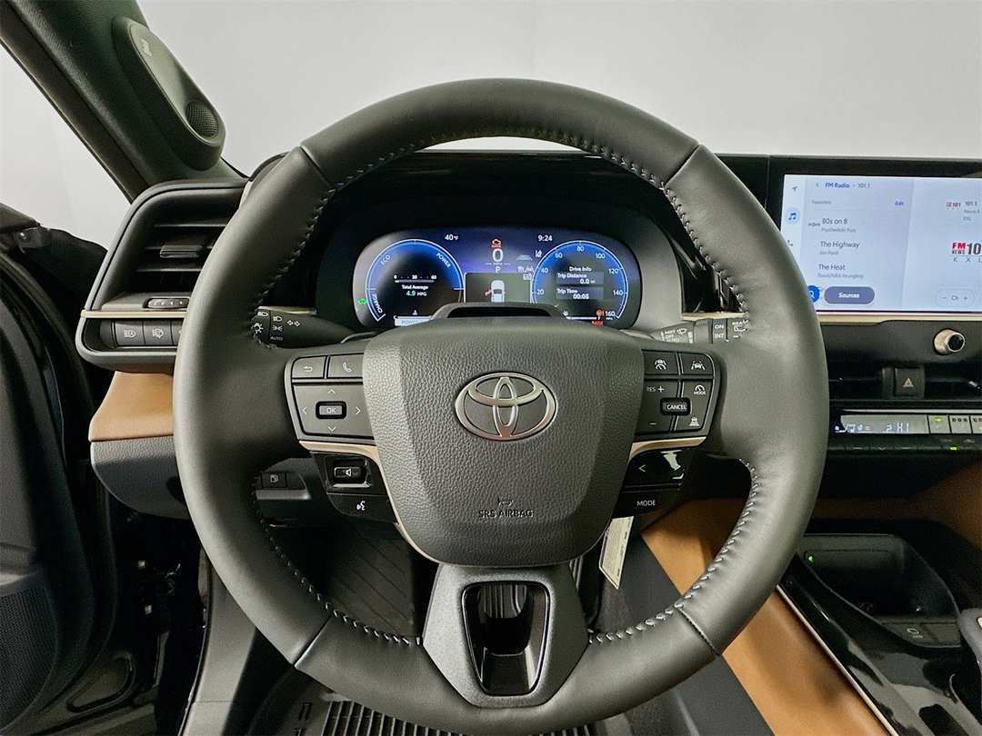 2025 Toyota Crown Signia Limited - Image 11