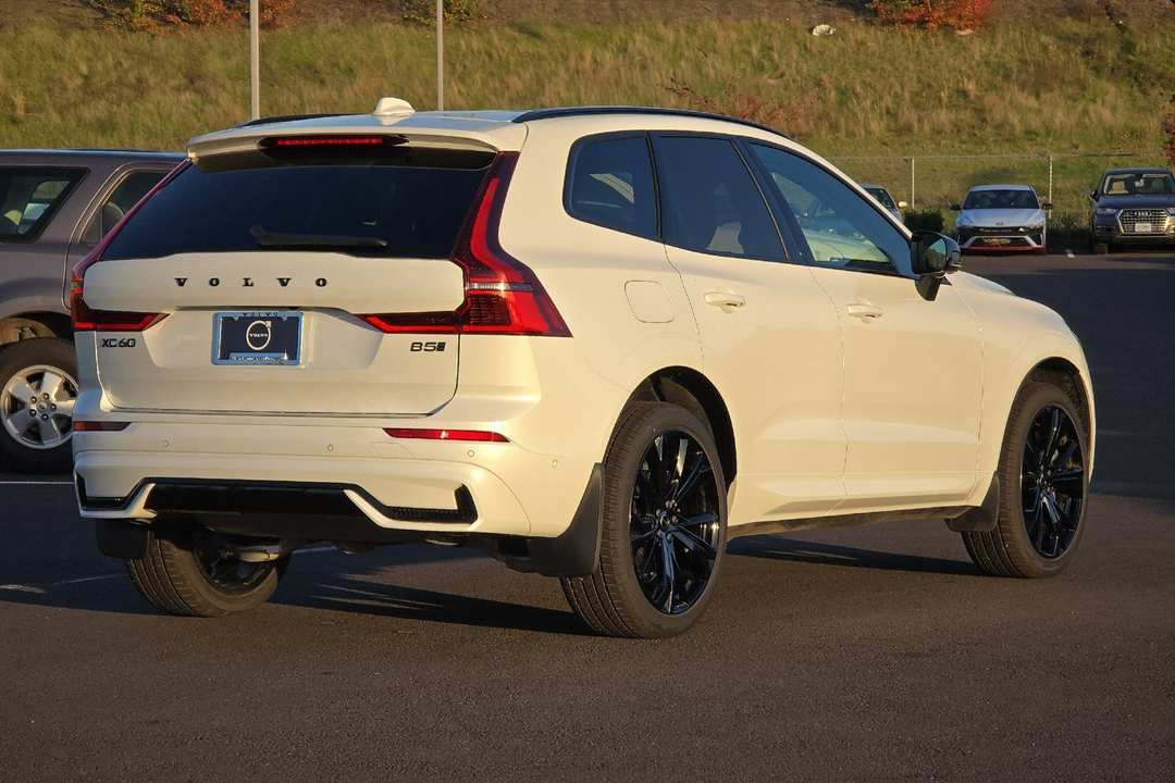 2026 Volvo Xc60 B5 Ultra Black Edition - Image 3