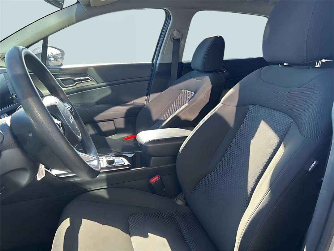 2023 Kia Sportage LX - Image 9