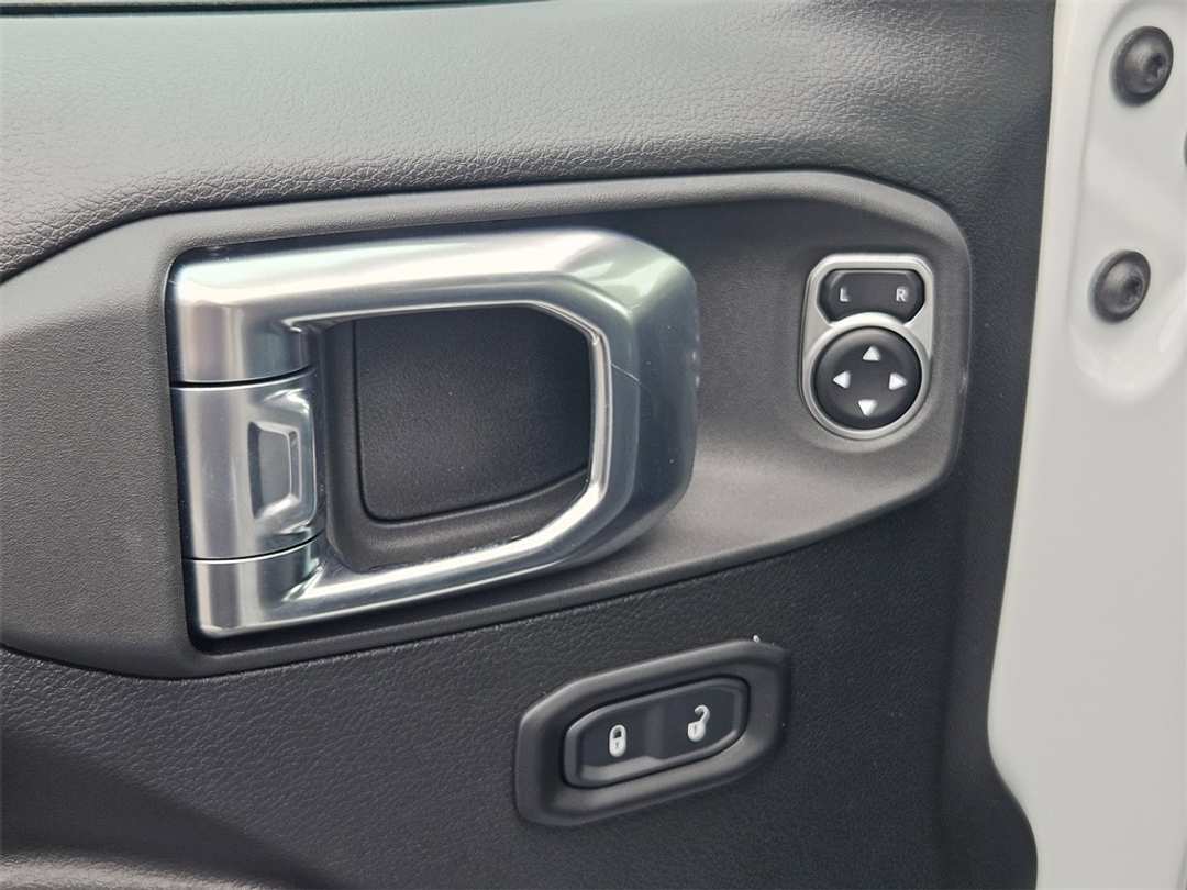 2026 Jeep Wrangler Rubicon - Image 11