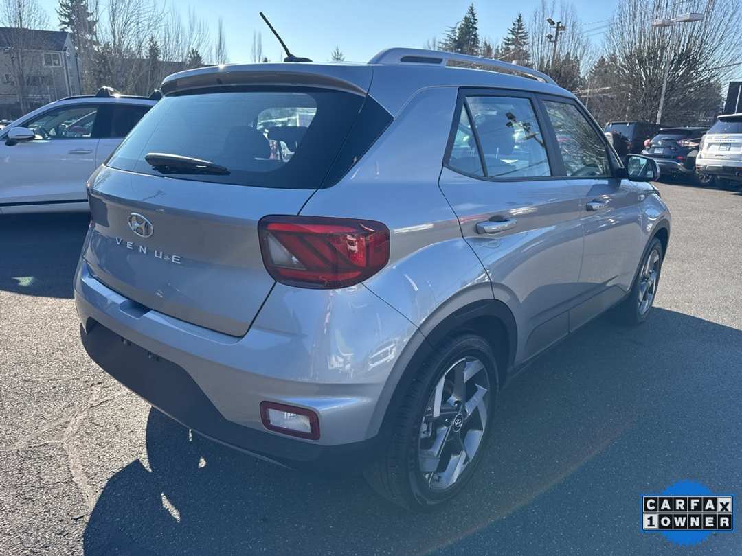 2025 Hyundai Venue SEL - Image 7