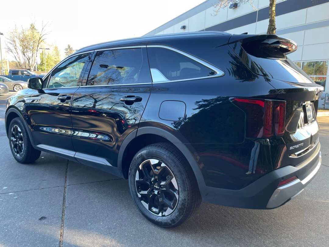 2024 Kia Sorento S - Image 5