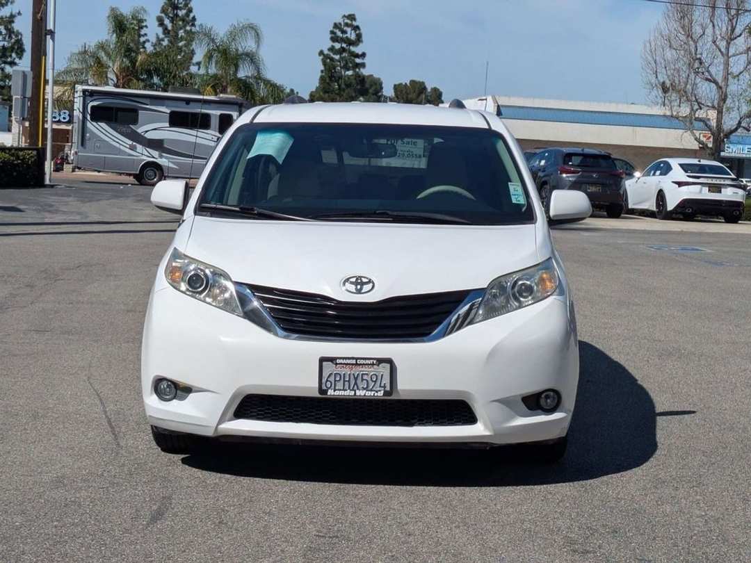 2011 Toyota Sienna Base - Image 3