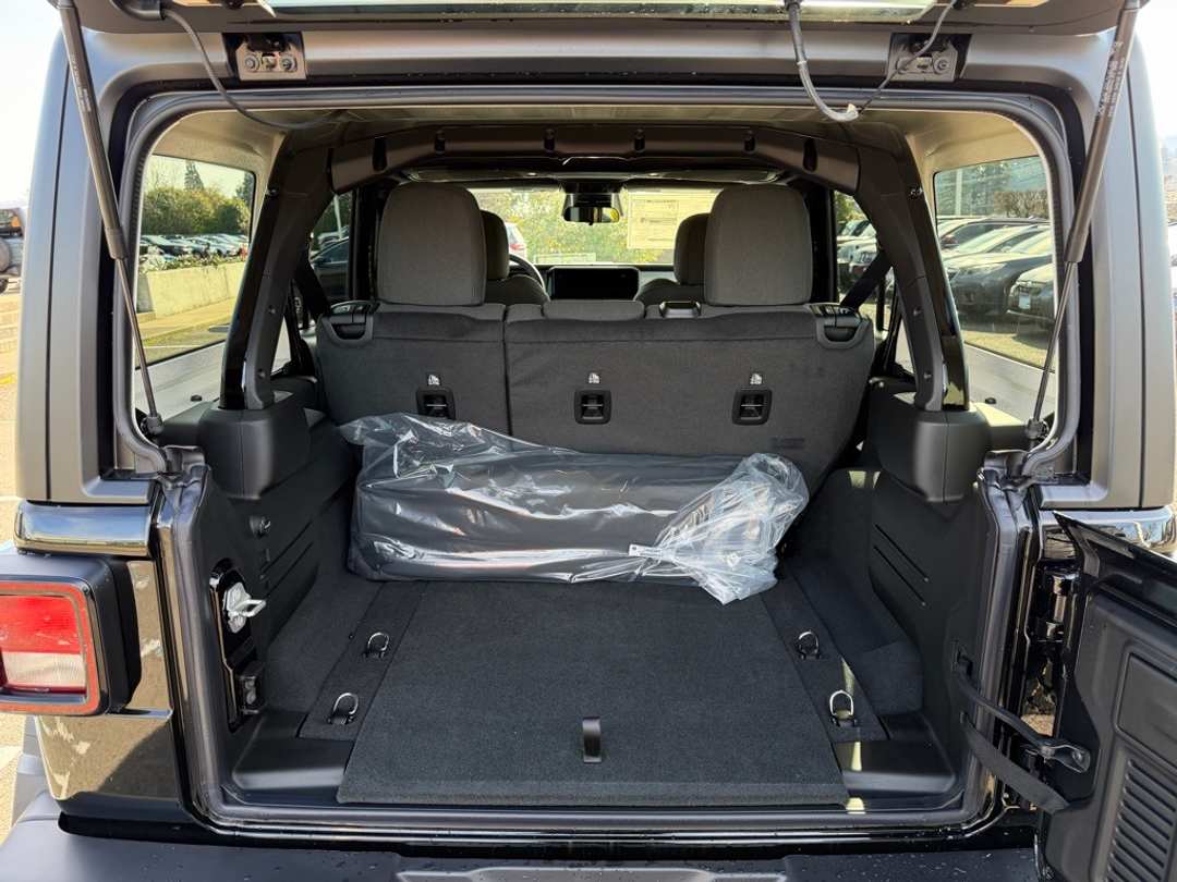 2026 Jeep Wrangler Willys - Image 11