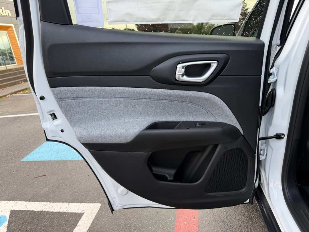 2026 Jeep Compass Latitude - Image 27