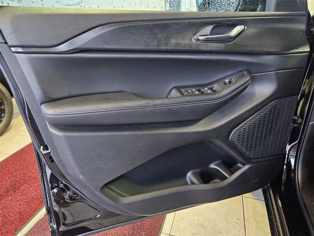 2025 Jeep Grand Cherokee L Altitude X - Image 10