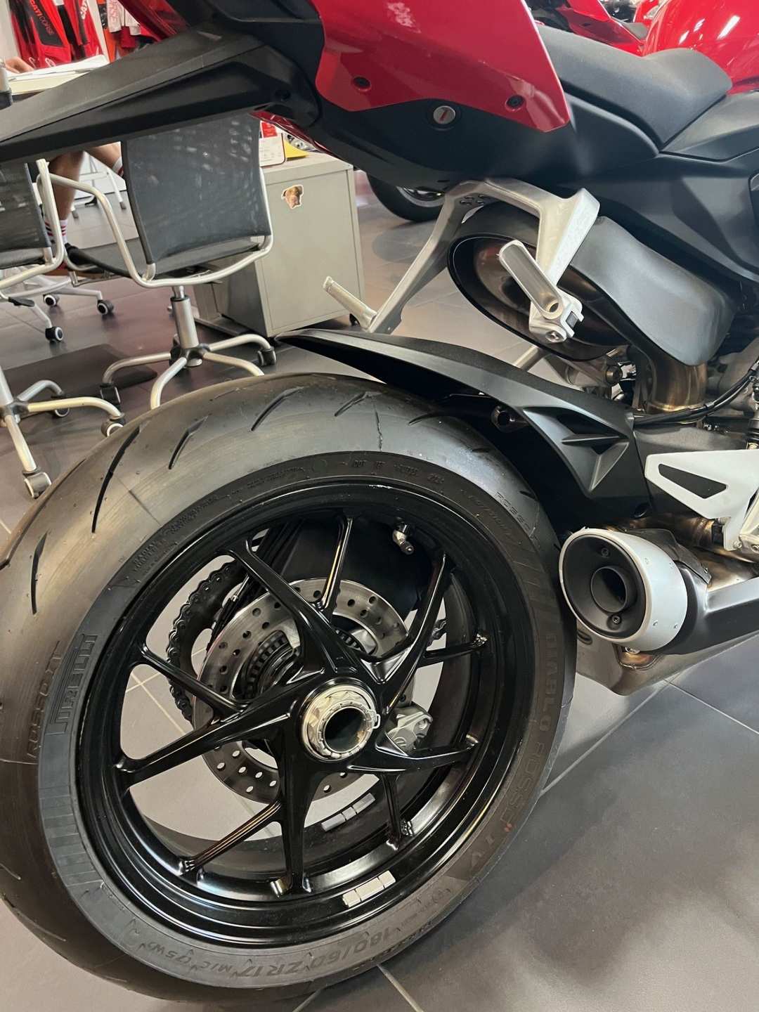 2025 Ducati Streetfighter V2 - Image 4