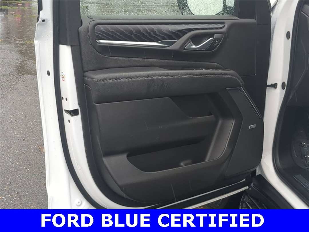 2024 GMC Yukon Denali - Image 9