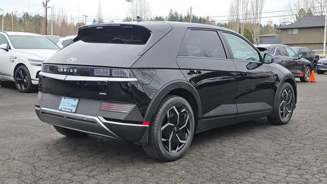 2024 Hyundai Ioniq 5 SE - Image 3