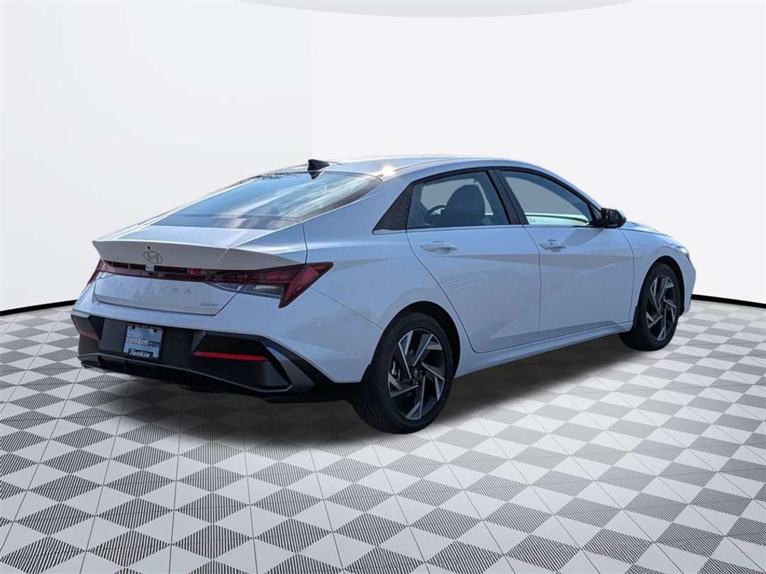 2026 Hyundai Elantra Limited - Image 6