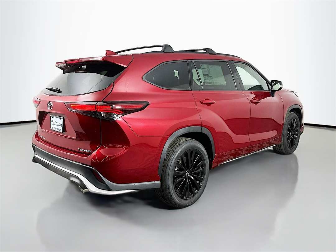 2026 Toyota Highlander XSE - Image 7