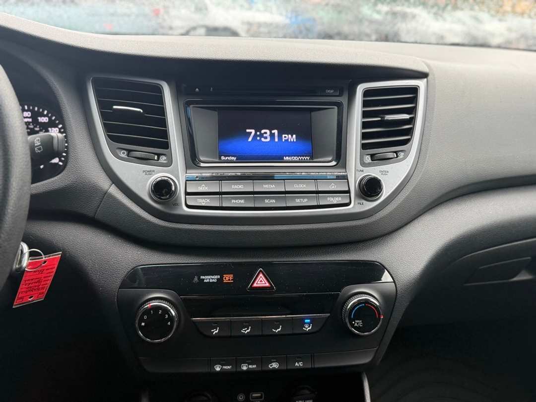 2016 Hyundai Tucson SE - Image 29